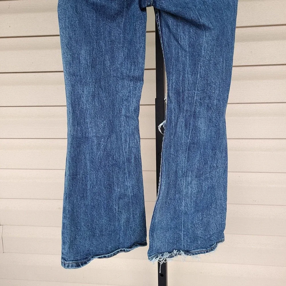 Free‎ People Cropped Flare destroyed jeans Size 24